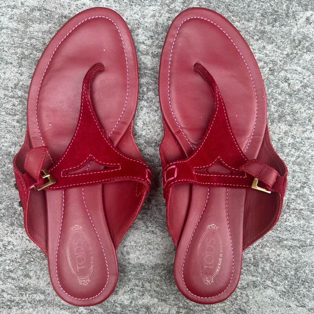 TOD’S dark red sandals